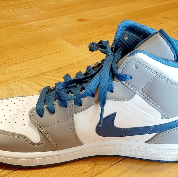 Nike Air Jordam Mid 1 - Picture 3 of 6